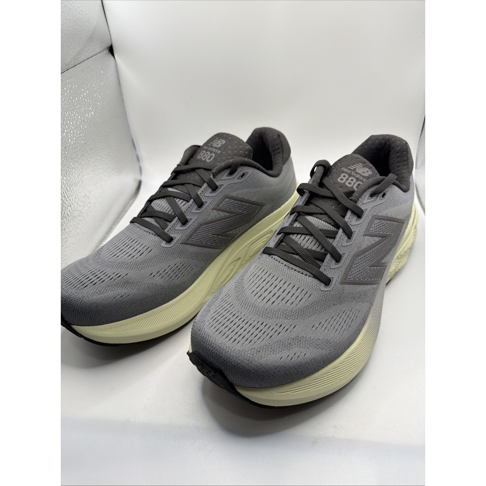 New Balance men's‎ Fresh Foam Running Shoe. X880V15 Grey/Grey Size 9 New